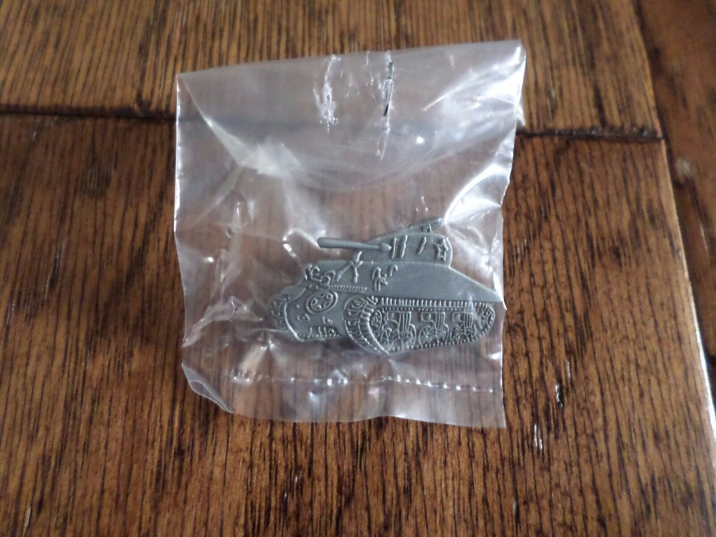 U.S MILITARY SHERMAN TANK HAT PIN BADGE U.S ARMY MARINE CORPS U.S MILITARY TANKS