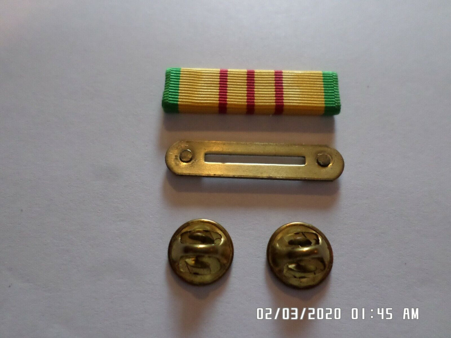 VIETNAM SERVICE RIBBON WITH RIBBON HOLDER U.S MILITARY VETERAN G.I ISSUE