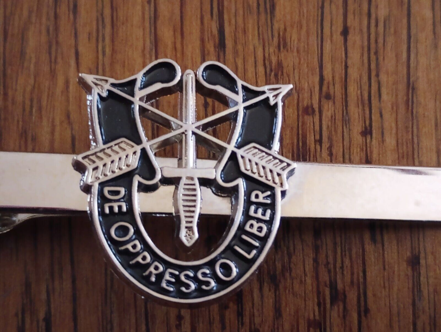 U.S MILITARY ARMY SPECIAL FORCES TIE BAR OR TIE TAC CLIP ON TYPE U.S.A MADE