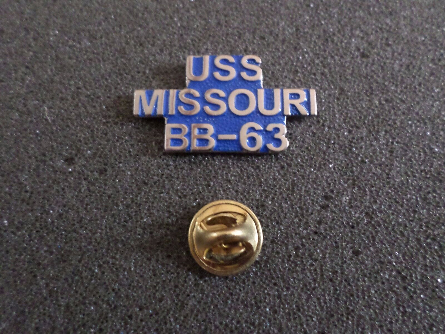 U.S MILITARY NAVY USS MISSOURI BB-63 HAT LAPEL PIN