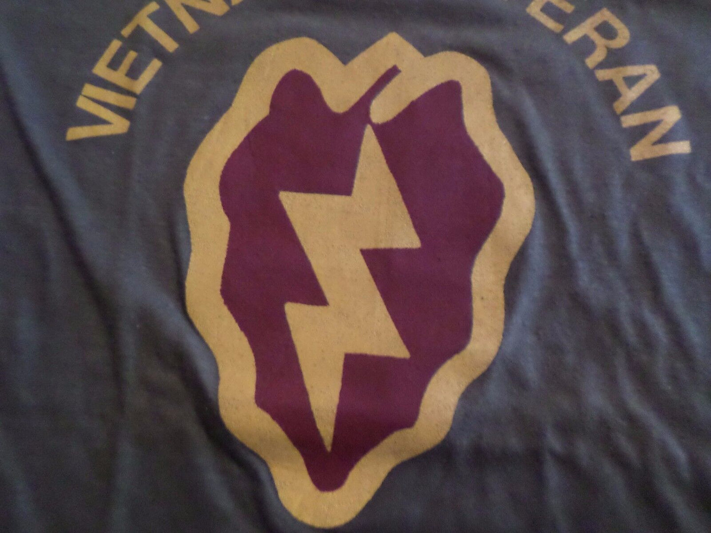 VINTAGE MILITARY VIETNAM VETERAN 25th DIVISION T- SHIRT MADE IN THE U.S.A