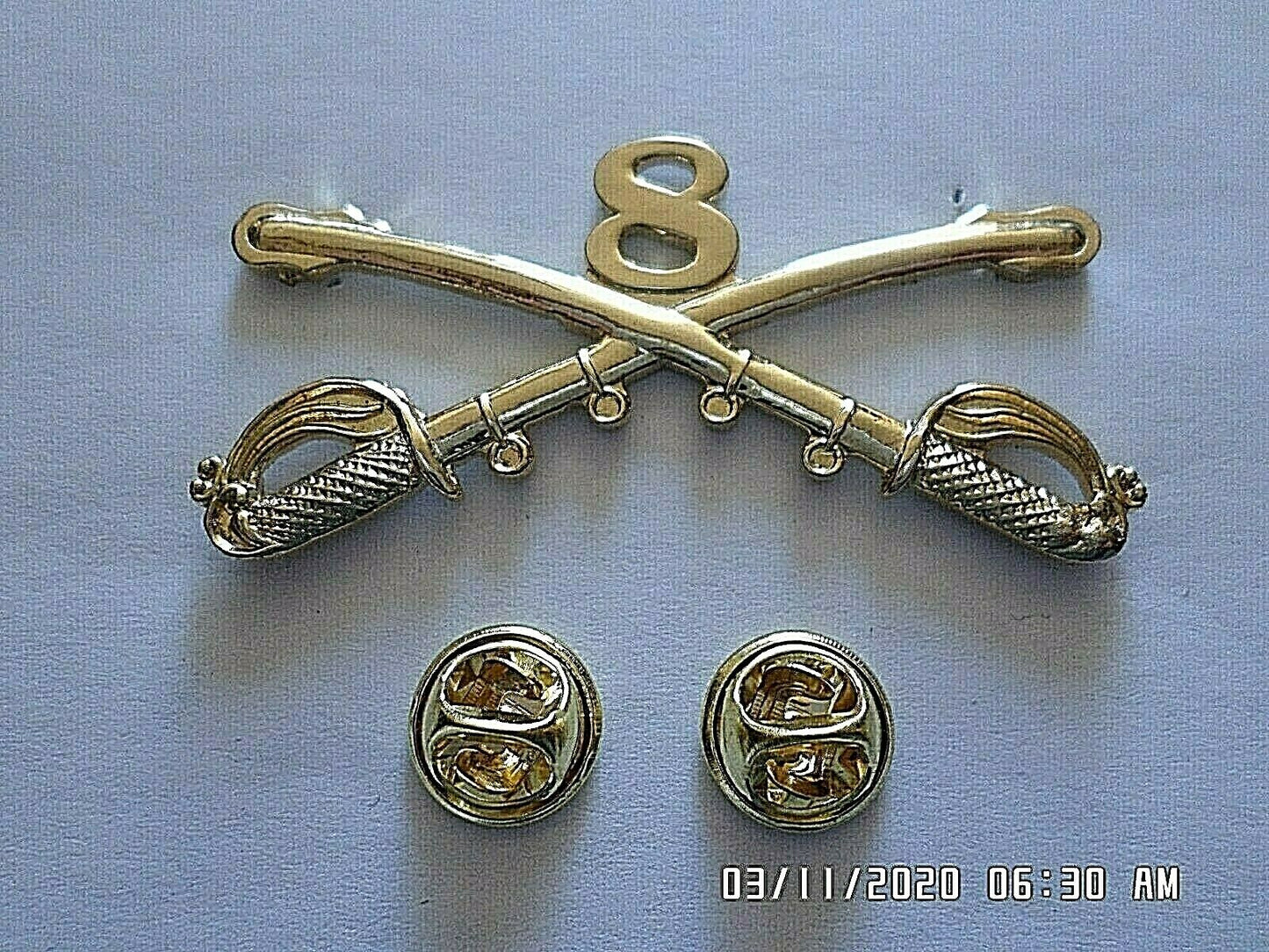 8th CAVALRY SWORDS SABERS  MILITARY HAT PIN  CAVALRY REGIMENT BADGE U.S ARMY