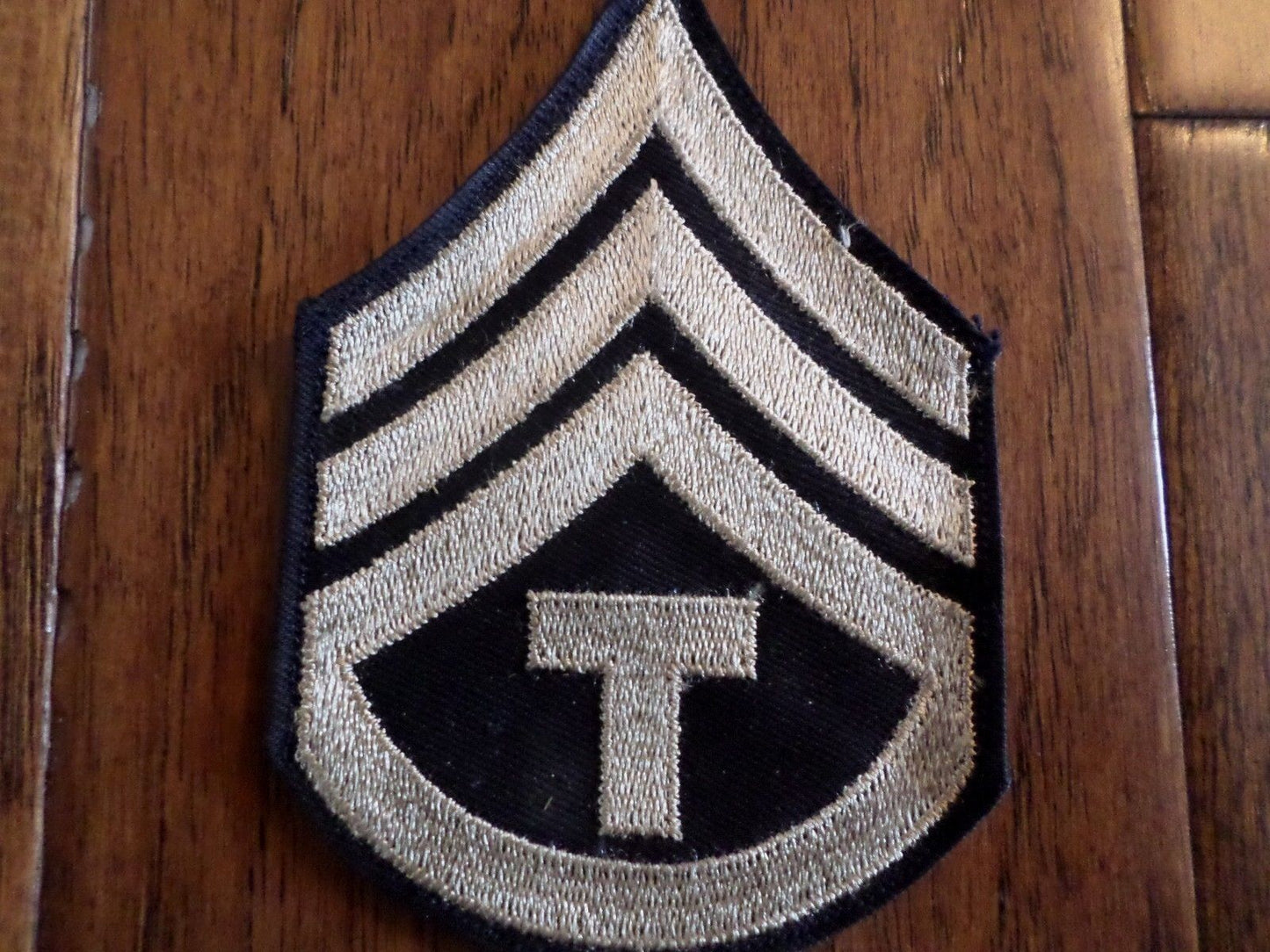 ORIGINAL US ARMY WWII TECH SERGEANT STRIPES SILVER ON BLACK TWILL PATCHES