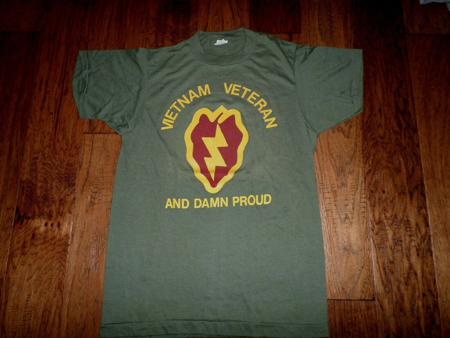 VINTAGE MILITARY VIETNAM VETERAN 25th DIVISION T- SHIRT MADE IN THE U.S.A