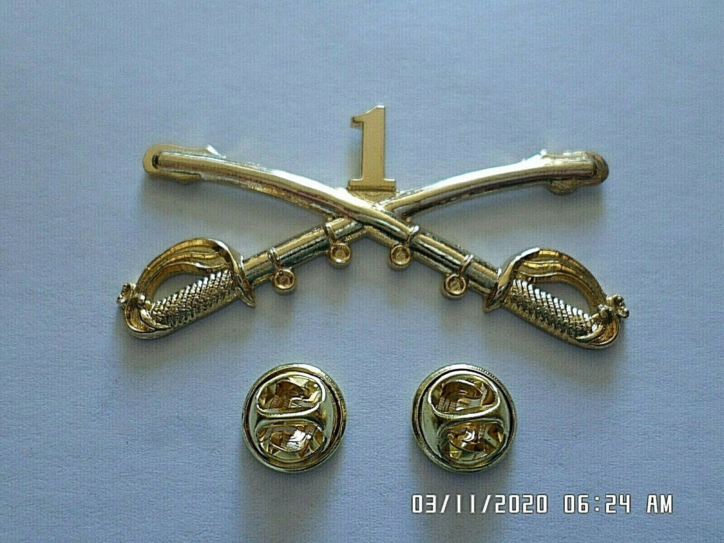 1st CAVALRY SWORDS SABERS  MILITARY HAT PIN 1ST CAVALRY REGIMENT BADGE