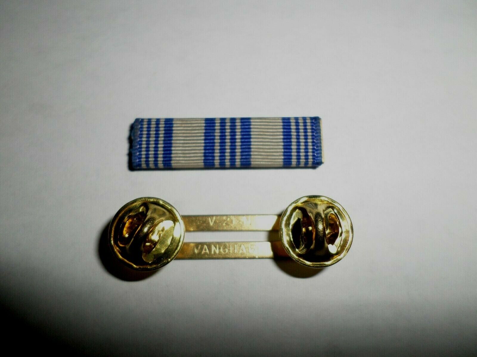 AIR FORCE ACHIEVEMENT RIBBON WITH BRASS RIBBON HOLDER US MILITARY ISSU ...