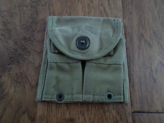 GENUINE WWII U.S MILITARY CARBINE RIFLE MAGAZINE 2 15rd CLIP POUCH. DATED 1944