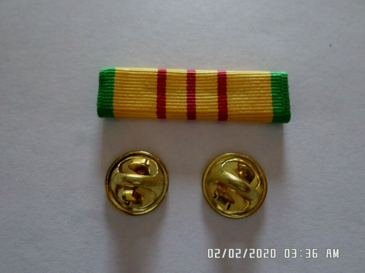 VIETNAM SERVICE RIBBON WITH RIBBON HOLDER U.S MILITARY VETERAN G.I ISSUE