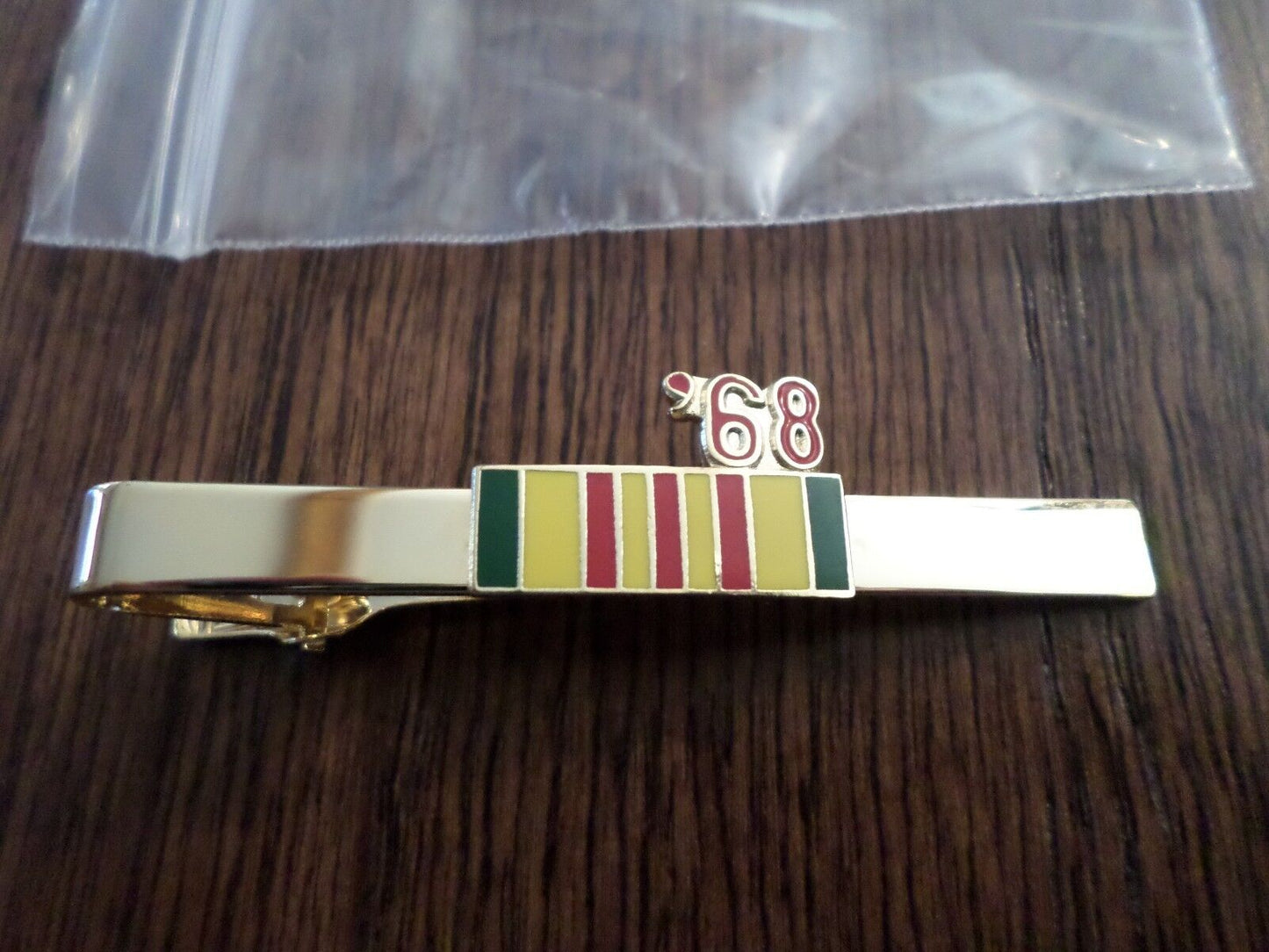 U.S MILITARY VIETNAM VETERAN 1968 SERVICE RIBBON TIE BAR TIE TAC MADE IN THE U.S