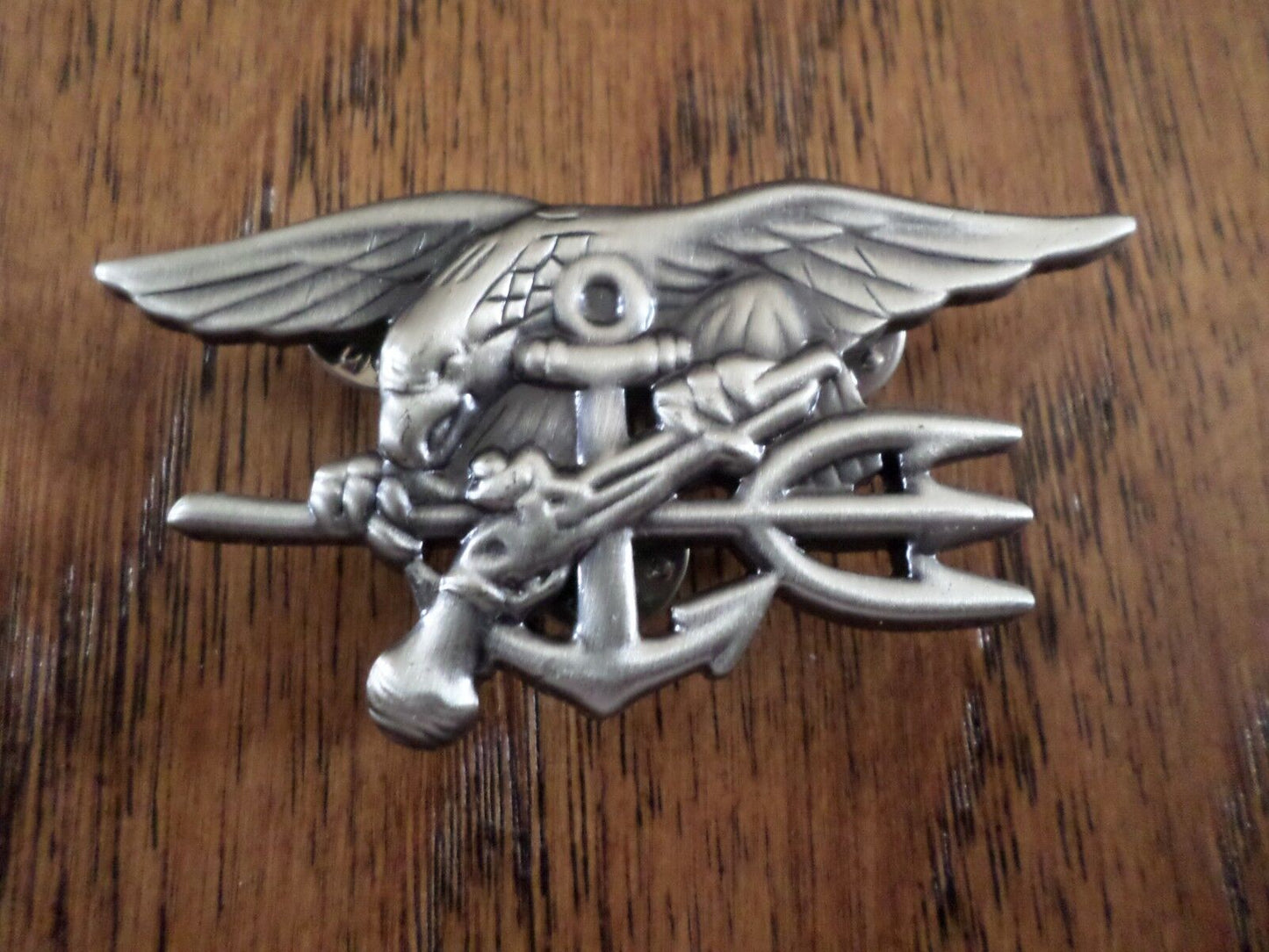 U.S NAVY SEALS SPECIAL WARFARE SEAL TEAM TRIDENT INSIGNIA PIN FULL SIZE BADGE