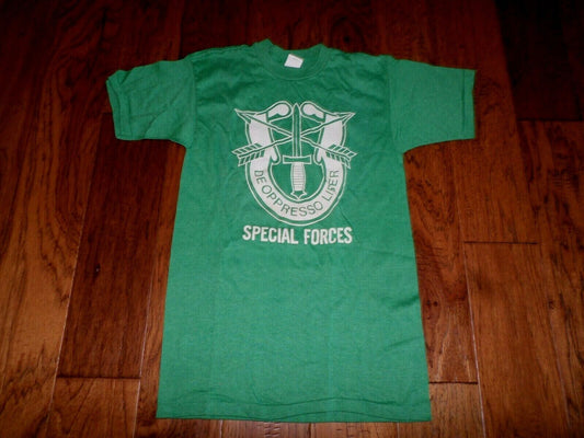 VINTAGE MILITARY SPECIAL FORCES  T- SHIRT MADE IN THE U.S.A GREEN