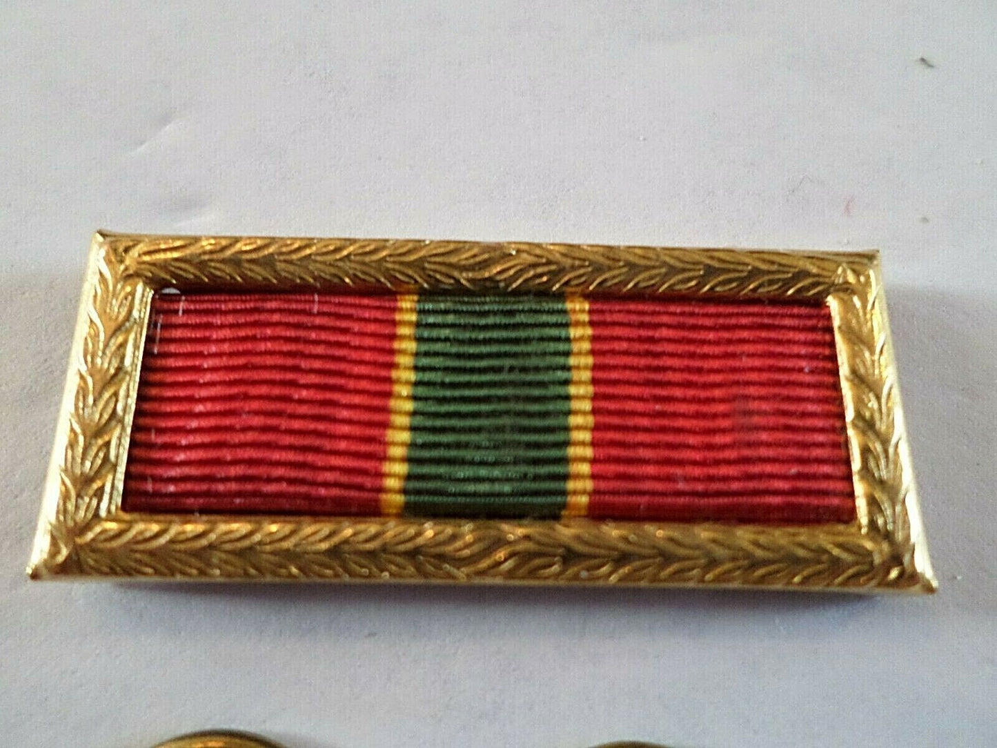 ARMY SUPERIOR UNIT AWARD RIBBON WITH BRASS RIBBON HOLDER U.S MILITARY