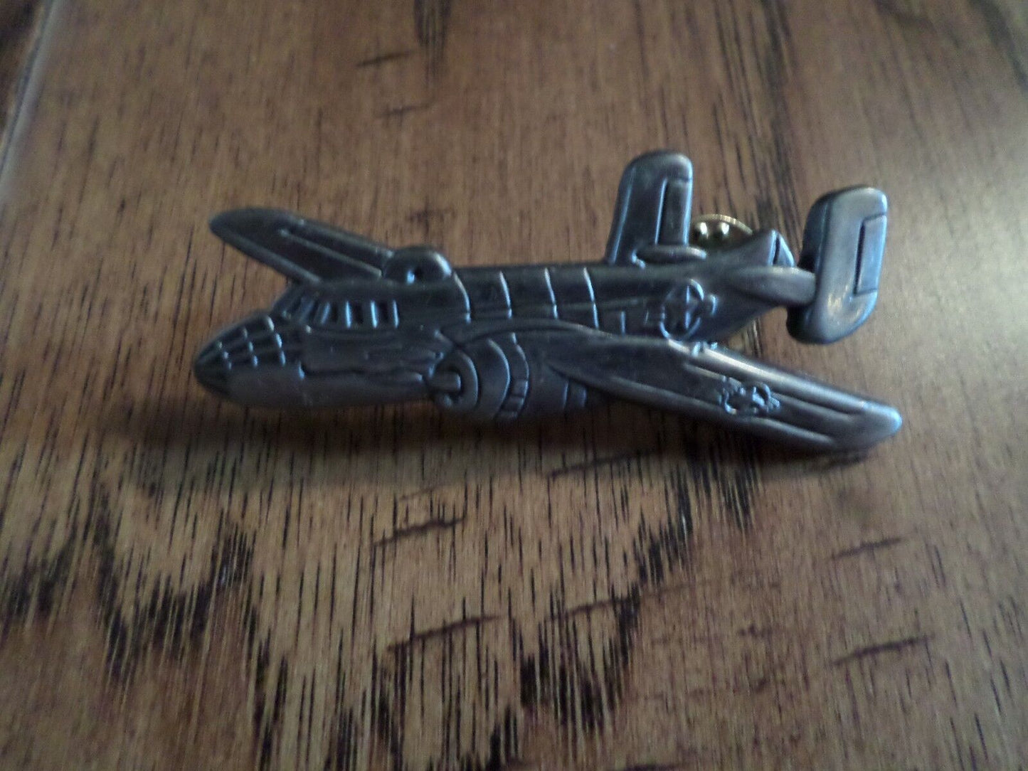 U.S MILITARY B-25 MITCHELL BOMBER PLANE HAT PIN BADGE DOUBLE CLUTCH BACK