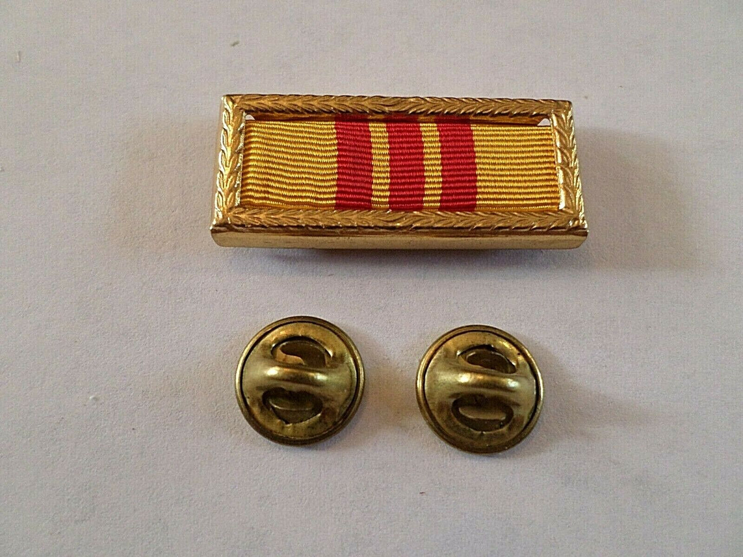 ARMY VIETNAM PRESIDENTIAL UNIT CITATION RIBBON WITH BRASS HOLDER