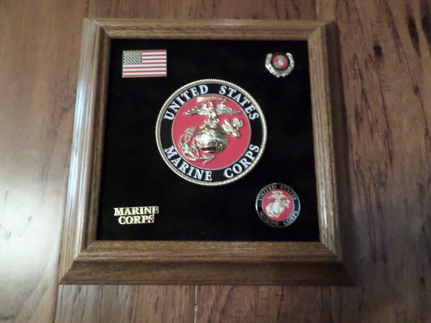 U.S MILITARY MARINE CORPS MEDALLION WITH PINS PRESENTATION SHADOW BOX OAK FRAME