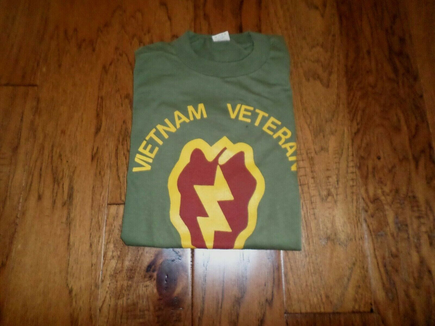 VINTAGE MILITARY VIETNAM VETERAN 25th DIVISION T- SHIRT MADE IN THE U.S.A