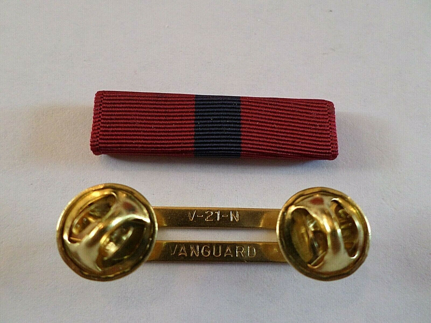 MARINE CORPS GOOD CONDUCT RIBBON WITH BRASS RIBBON HOLDER U.S MILITARY VETERAN