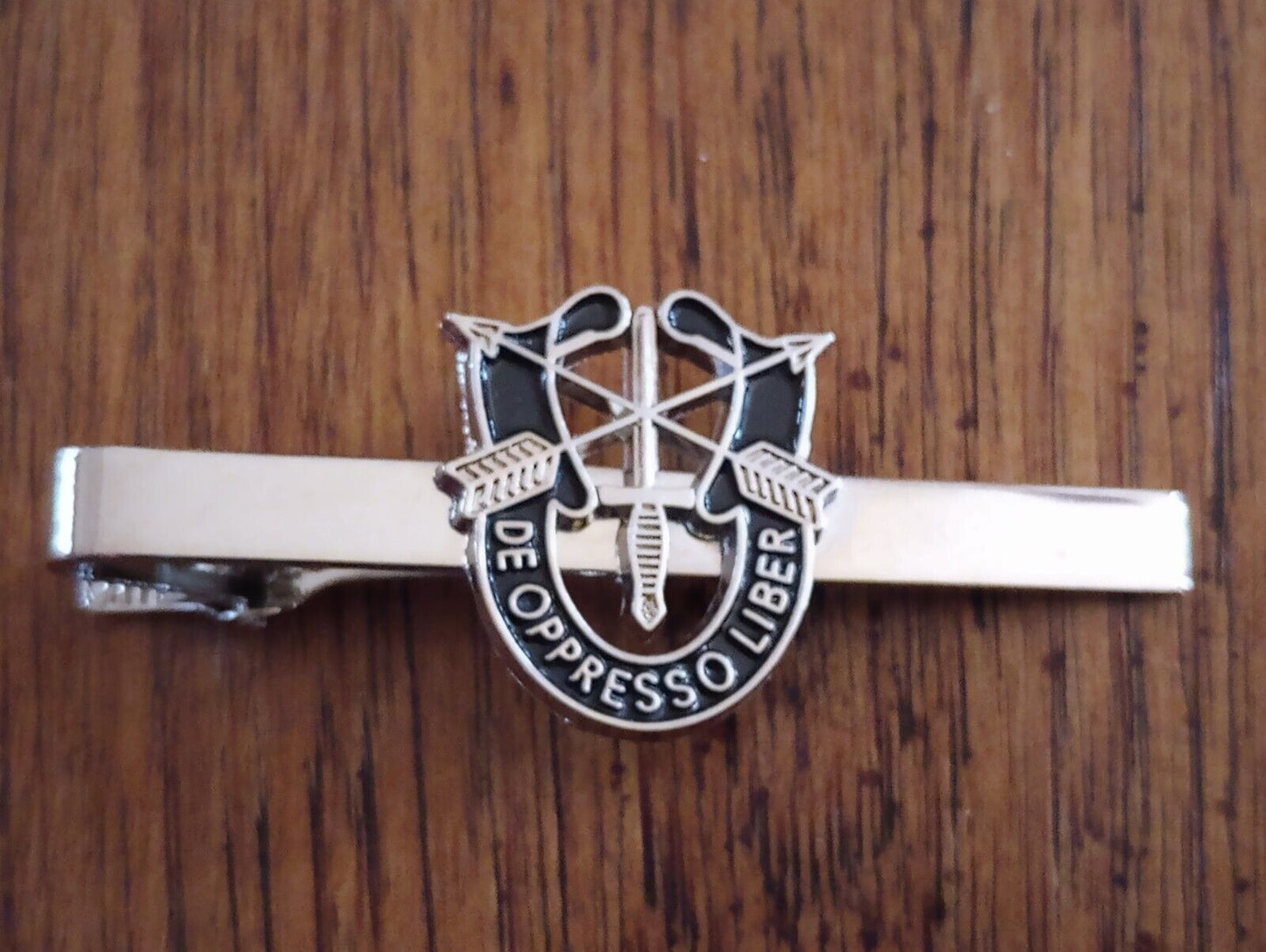 U.S MILITARY ARMY SPECIAL FORCES TIE BAR OR TIE TAC CLIP ON TYPE U.S.A MADE