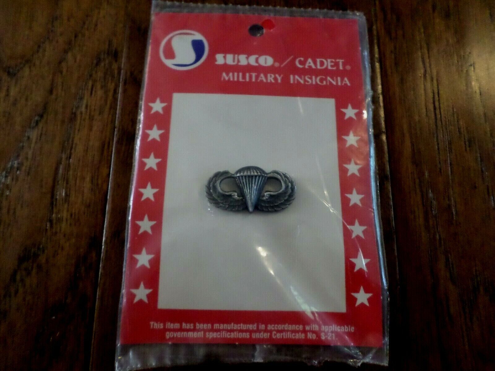 U.S MILITARY ARMY PARATROOPER PIN JUMP WINGS AIRBORNE NEW ON CARDS ...