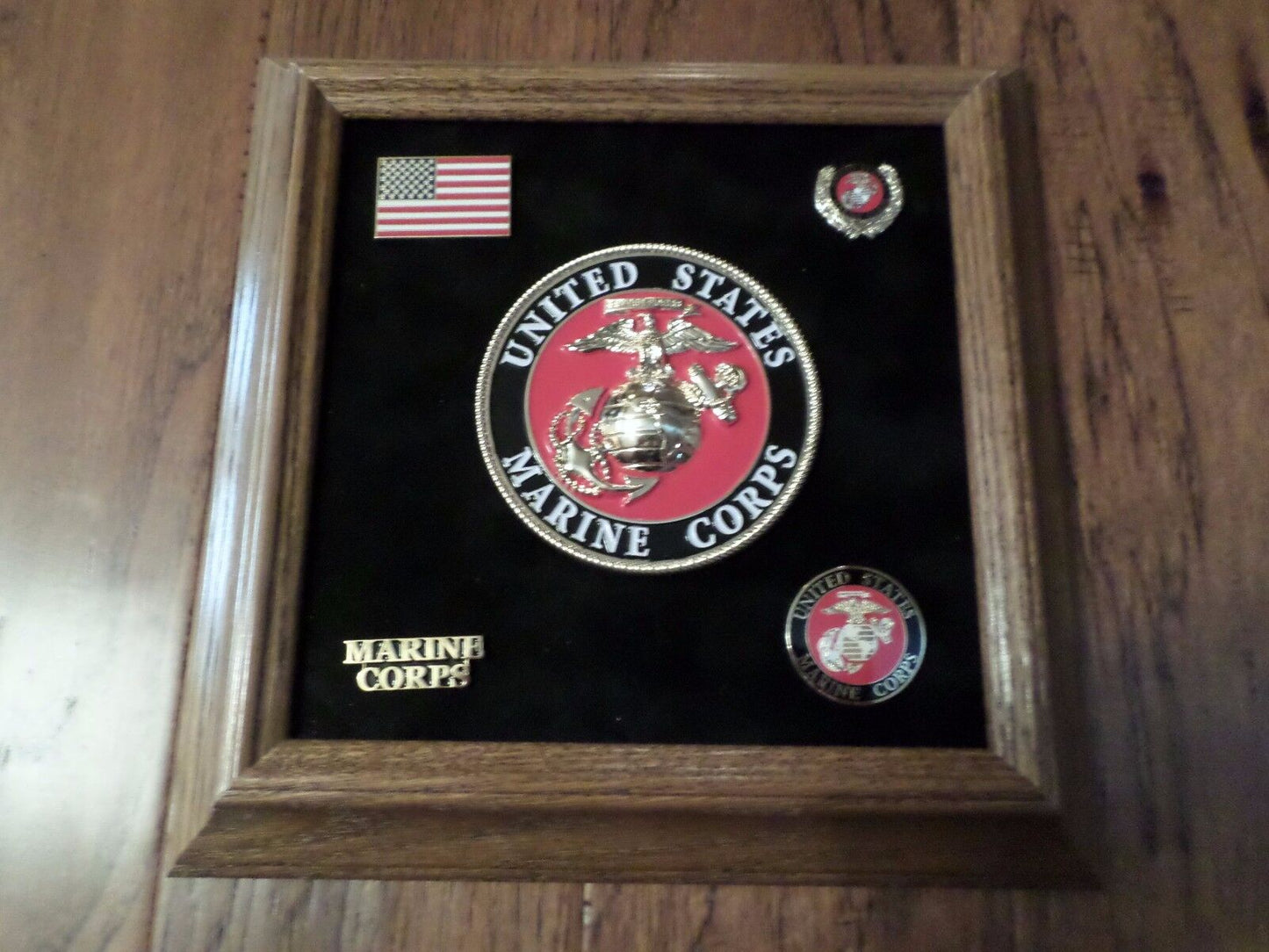 U.S MILITARY MARINE CORPS MEDALLION WITH PINS PRESENTATION SHADOW BOX OAK FRAME