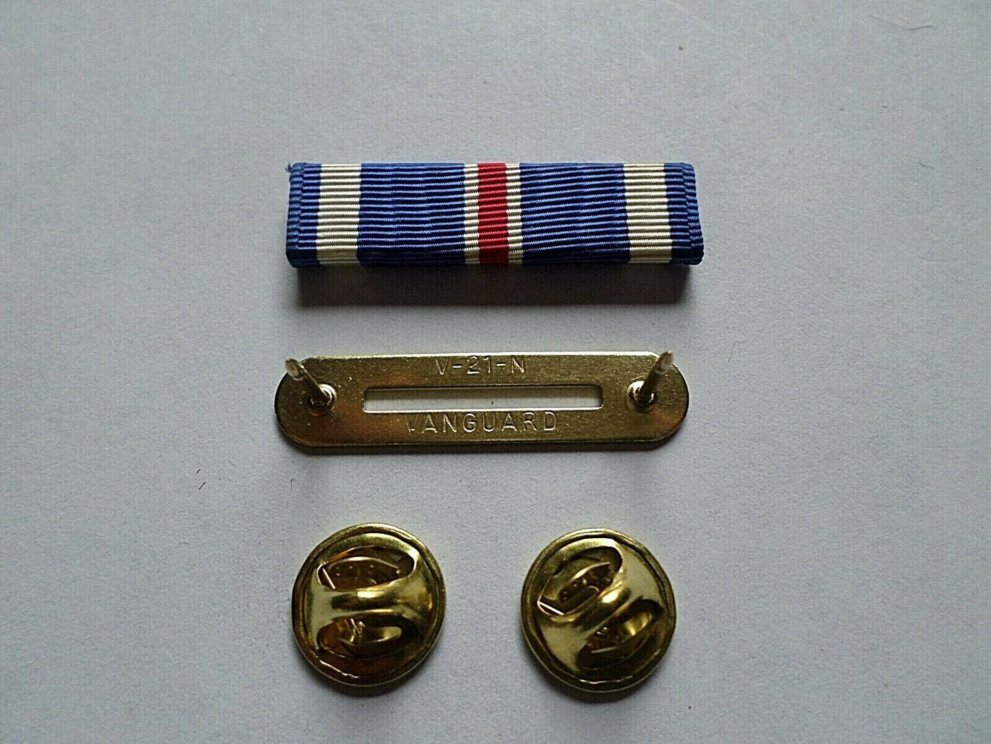 DISTINGUISHED FLYING CROSS RIBBON WITH BRASS RIBBON HOLDER U.S MILITARY VETERAN