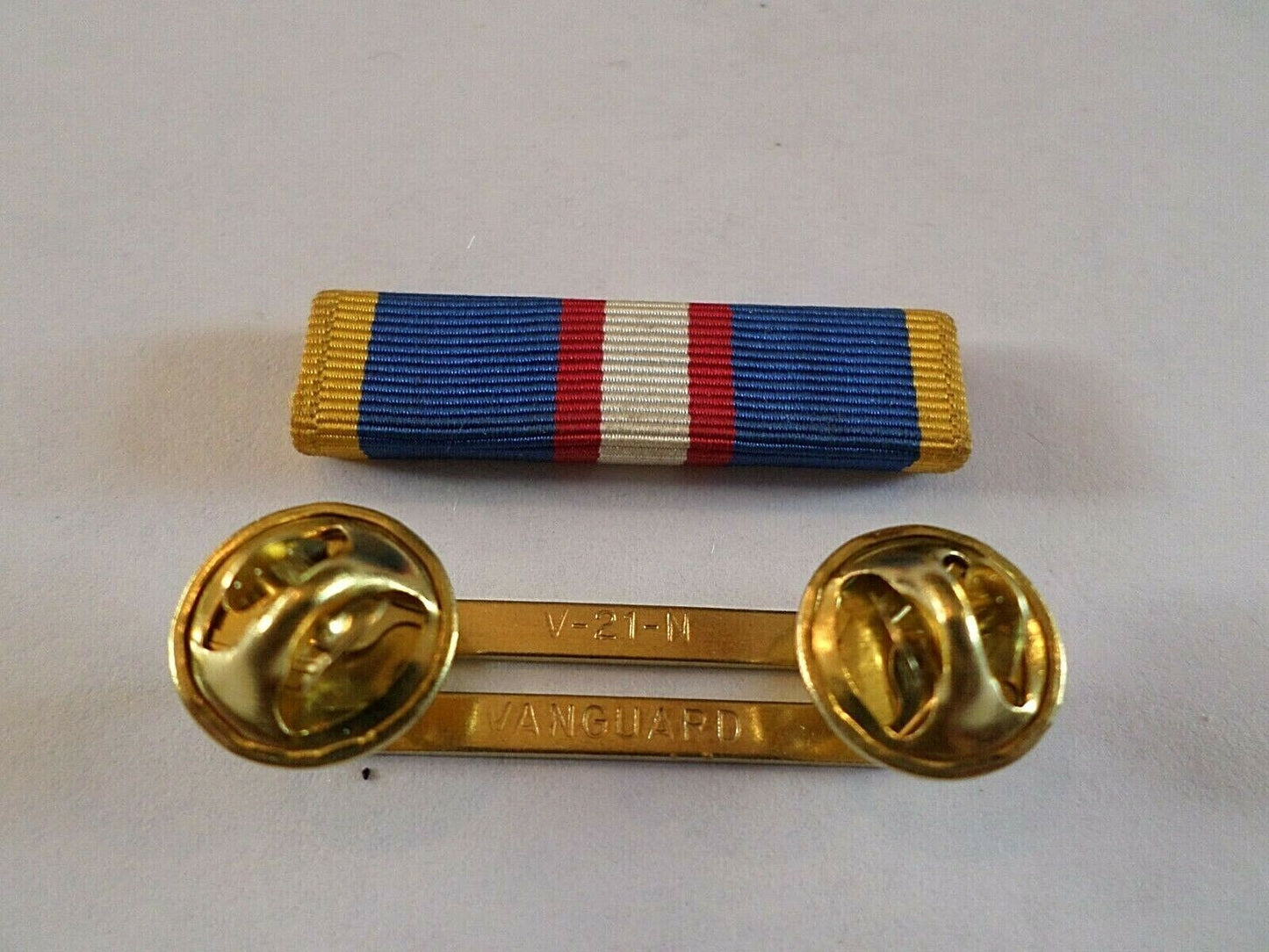 PHILIPPINE INDEPENDENCE RIBBON WITH BRASS RIBBON HOLDER U.S MILITARY VETERAN