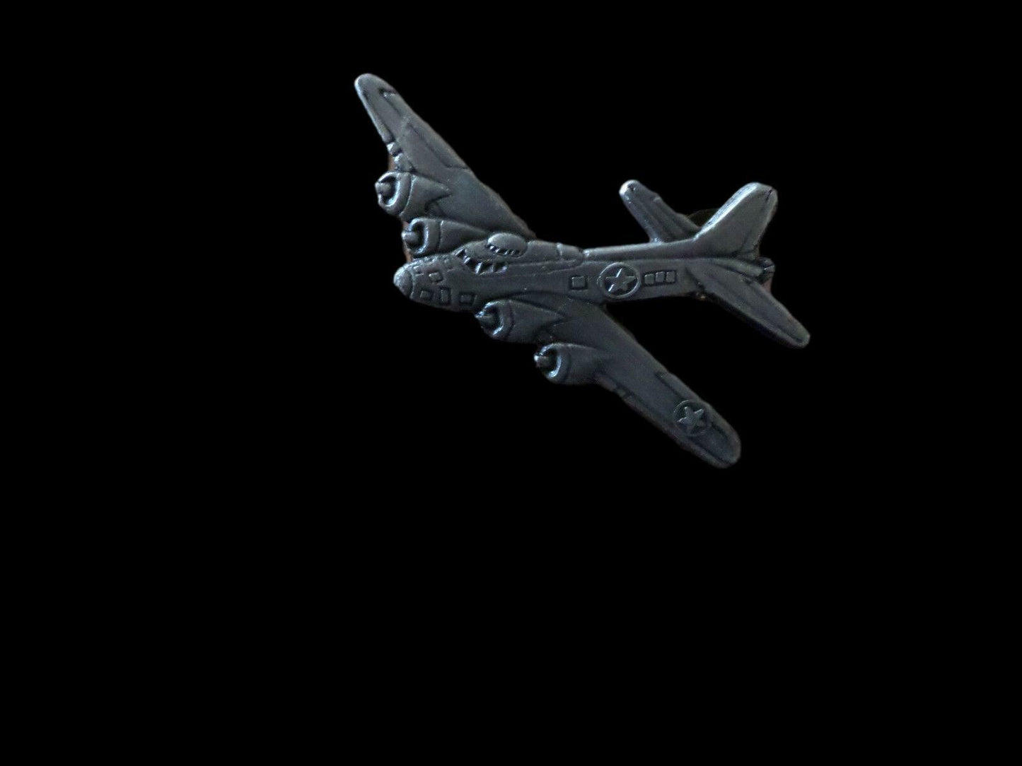 U.S MILITARY B-17 FLYING FORTRESS BOMBER PLANE HAT PIN BADGE DOUBLE CLUTCH BACK