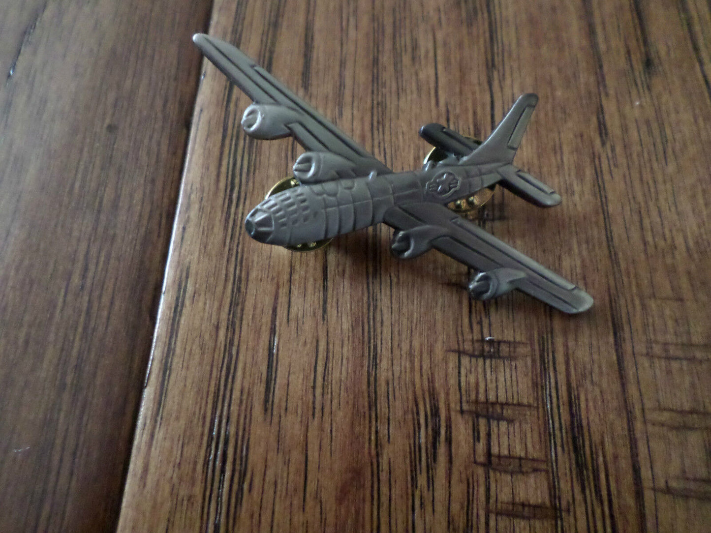 U.S MILITARY B-29 SUPERFORTRESS BOMBER PLANE HAT PIN BADGE DOUBLE CLUTCH BACK