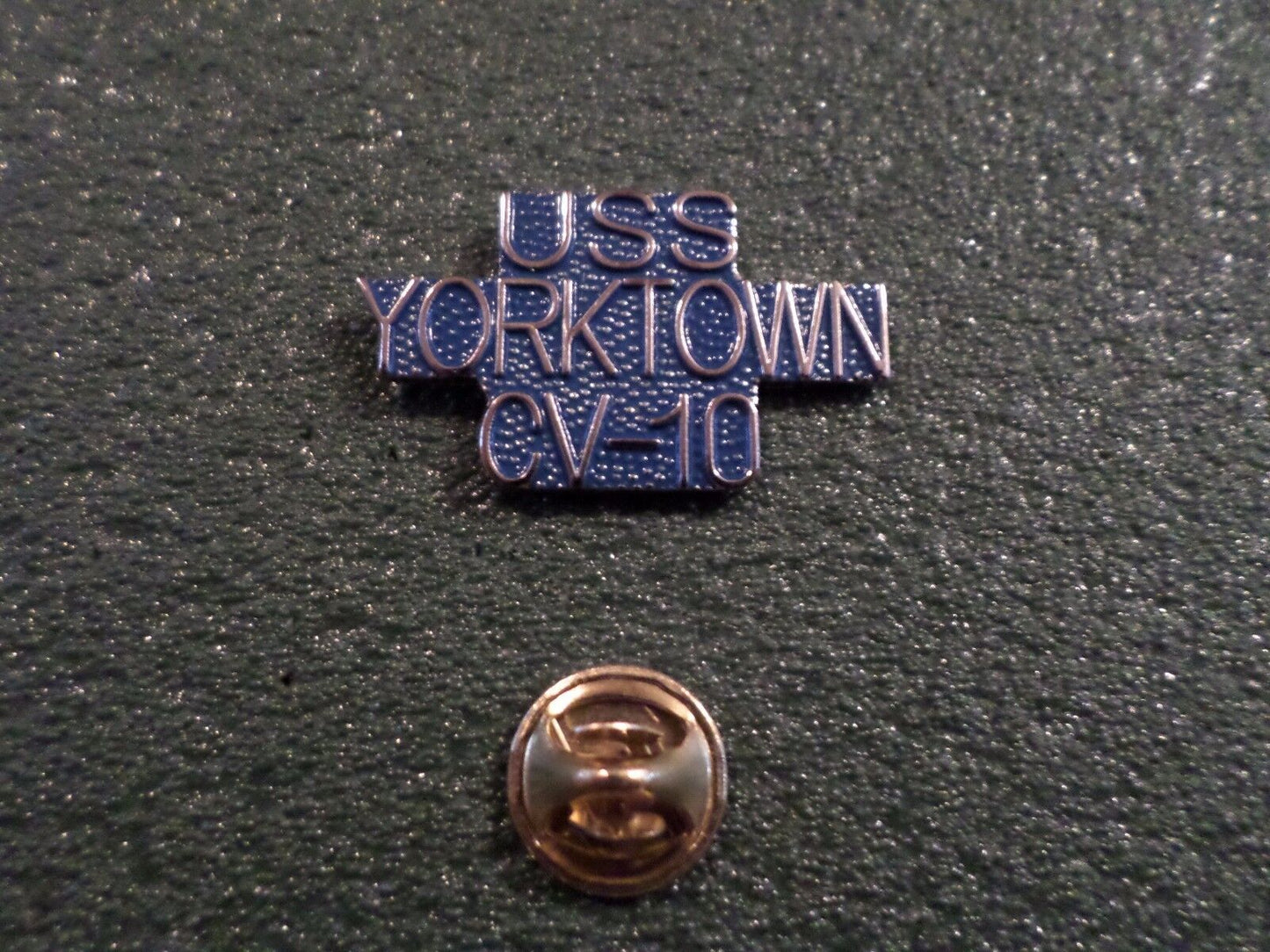 U.S MILITARY NAVY SHIP USS YORKTOWN CV-10 HAT LAPEL PIN CLUTCH BACK