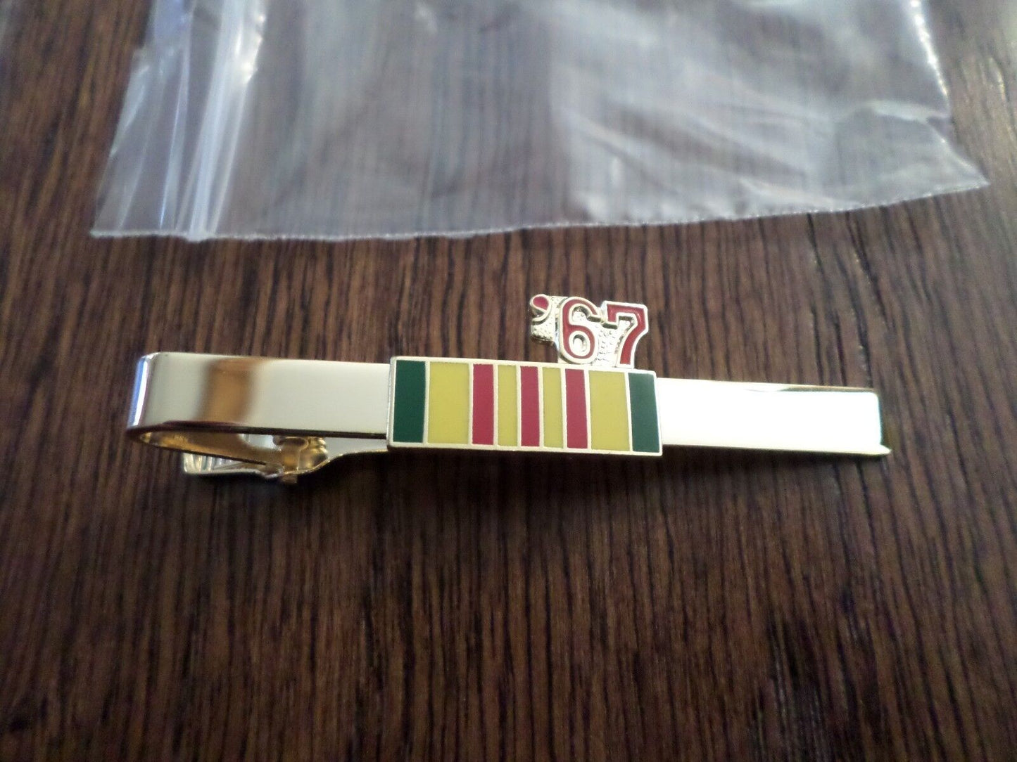 U.S MILITARY VIETNAM VETERAN 1967 SERVICE RIBBON TIE BAR TIE TAC MADE IN THE U.S