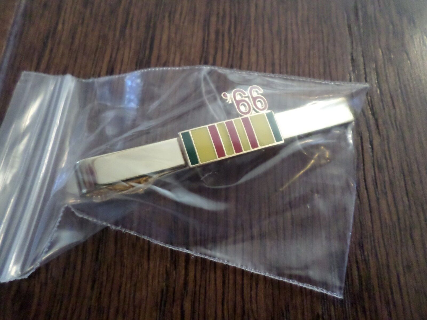 U.S MILITARY VIETNAM VETERAN 1966 SERVICE RIBBON TIE BAR TIE TAC MADE IN THE U.S