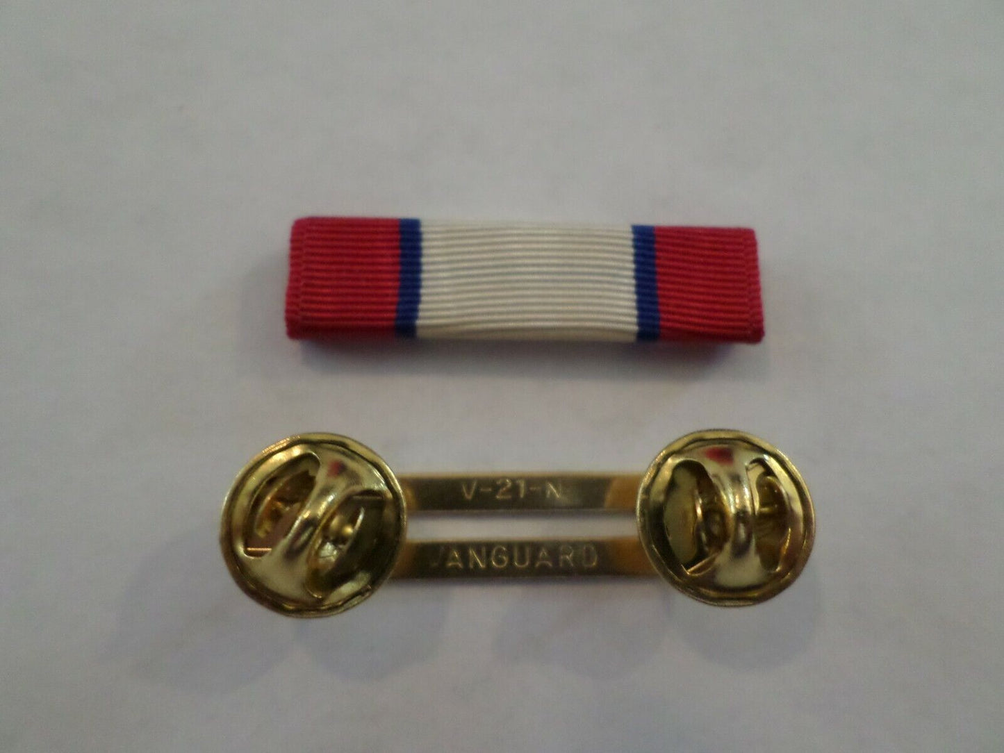 ARMY DISTINGUISHED SERVICE RIBBON WITH RIBBON HOLDER US MILITARY ISSUE VETERAN