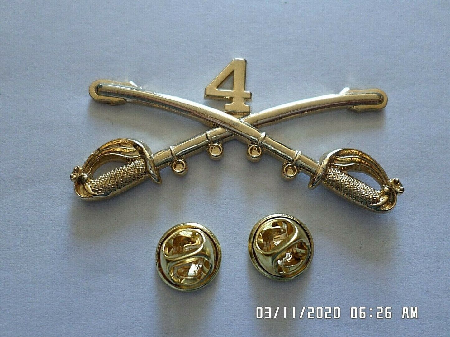 4th CAVALRY SWORDS SABERS  MILITARY HAT PIN  CAVALRY REGIMENT BADGE ROBERT E LEE