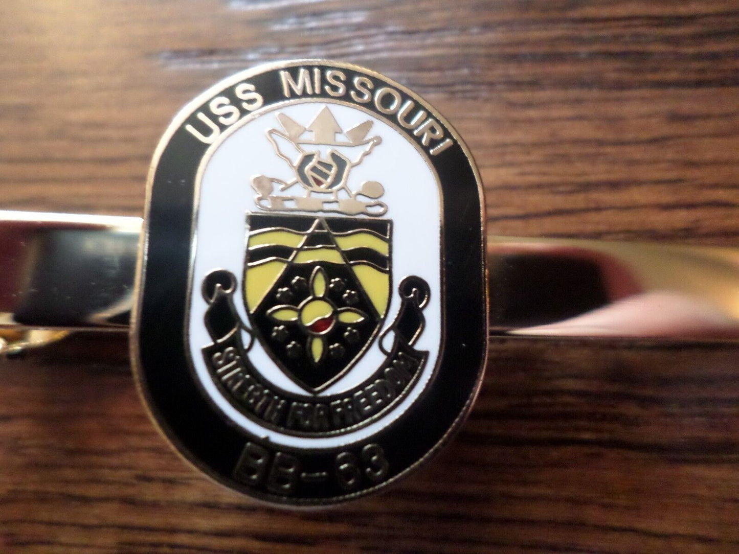 U.S MILITARY NAVY USS  MISSOURI BB-63 SHIP TIE BAR TIE TAC CLIP ON U.S.A MADE