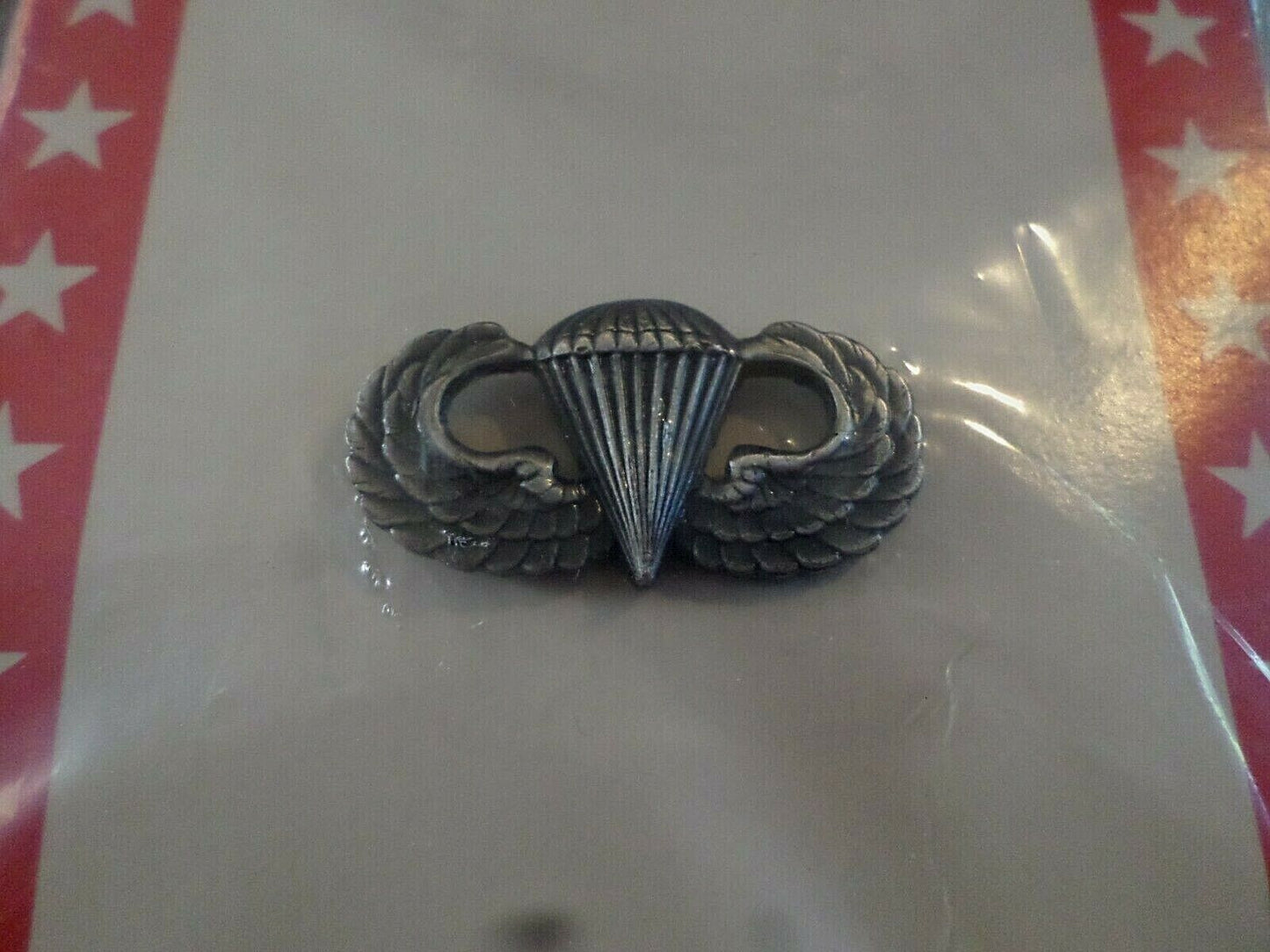 U.S MILITARY ARMY PARATROOPER PIN JUMP WINGS AIRBORNE NEW ON CARDS