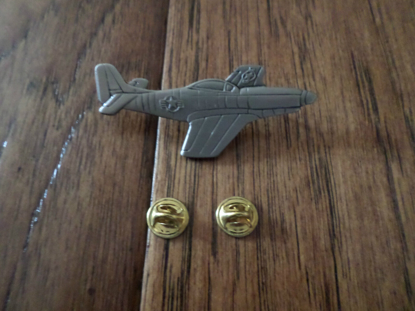 U.S MILITARY P-51 MUSTANG HAT PIN BADGE AIR FORCE DOUBLE CLUTCH BACK METAL