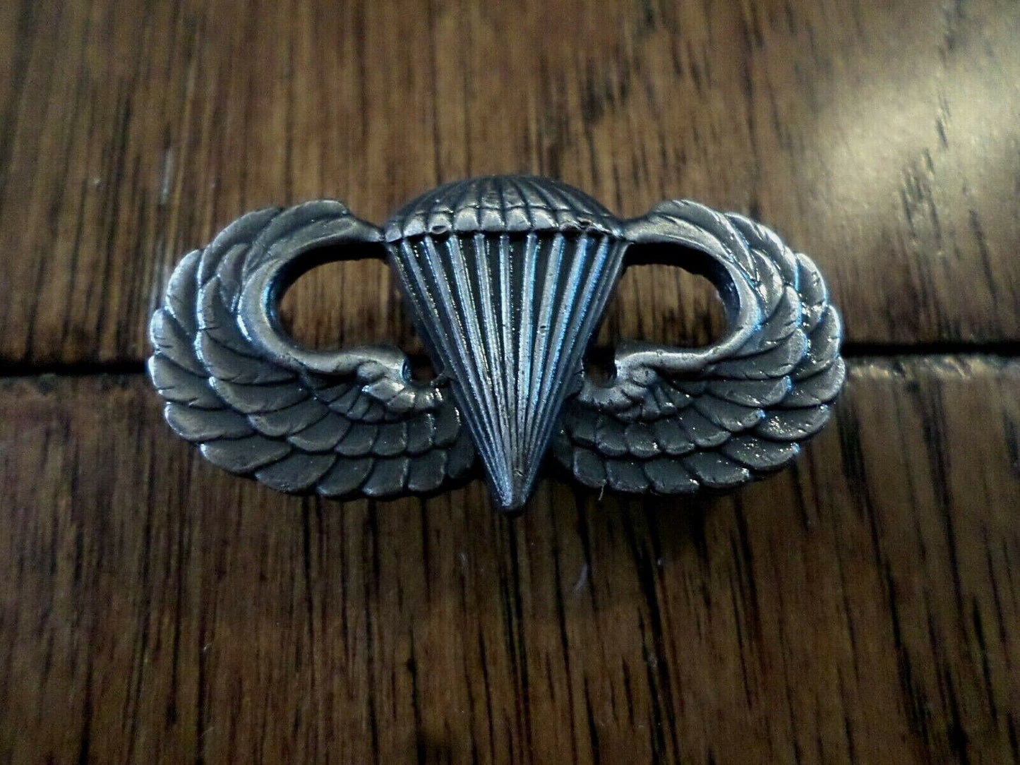 U.S MILITARY ARMY PARATROOPER PIN JUMP WINGS AIRBORNE NEW ON CARDS