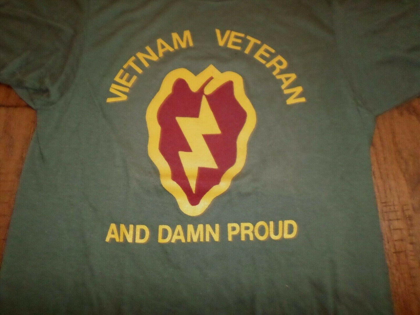 VINTAGE MILITARY VIETNAM VETERAN 25th DIVISION T- SHIRT MADE IN THE U.S.A