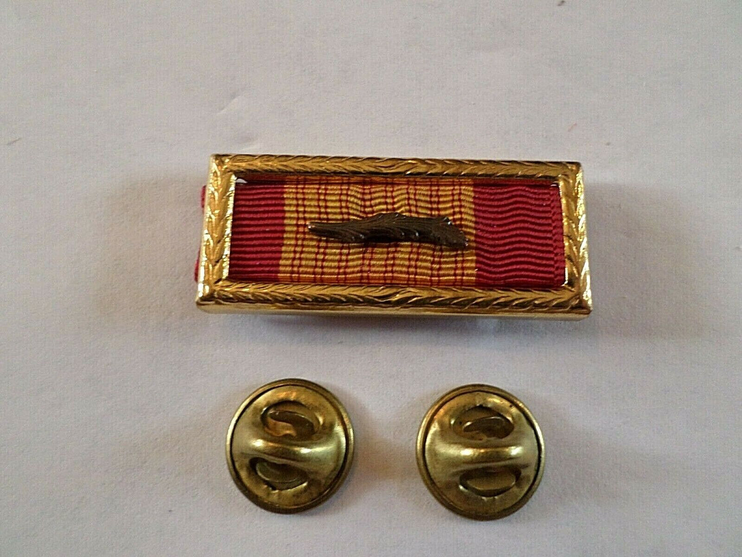 ARMY REPUBLIC OF VIETNAM GALLANTRY CROSS UNIT CITATION RIBBON WITH BRASS HOLDER